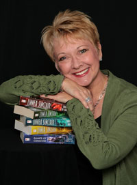 Linnea Sinclair with books